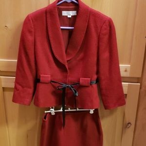 Womens skirt suit. Excellent condition! 60% wool